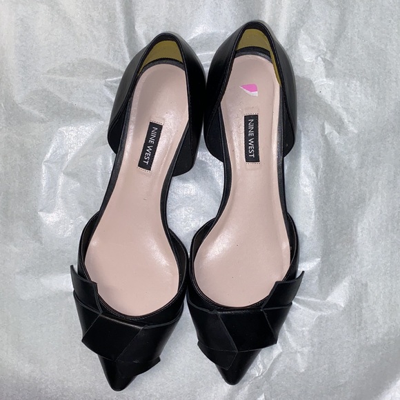 Nine West flat Pointy w/abstract bow EUC - Picture 2 of 7